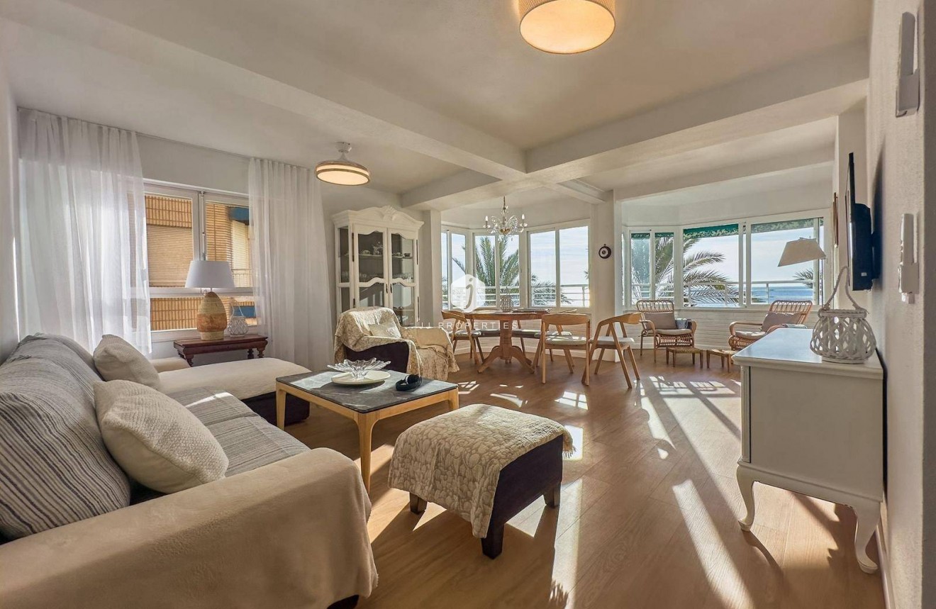 Resale - Apartment / flat -
Torrevieja - Centro