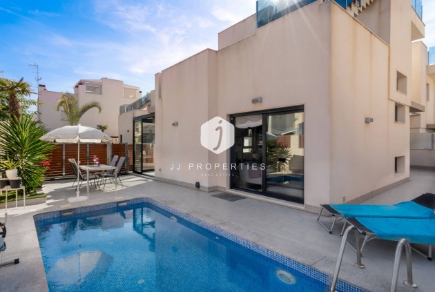 Resale - Villa -
Torrevieja - Aguas Nuevas 2