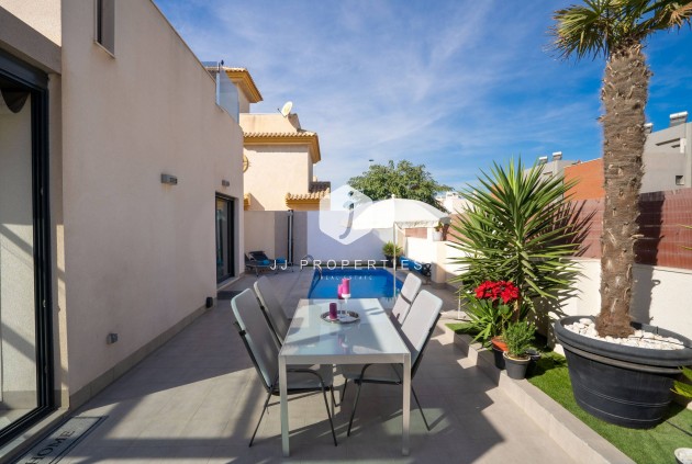 Resale - Villa -
Torrevieja - Aguas Nuevas 2