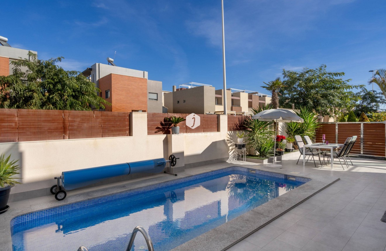 Resale - Villa -
Torrevieja - Aguas Nuevas 2