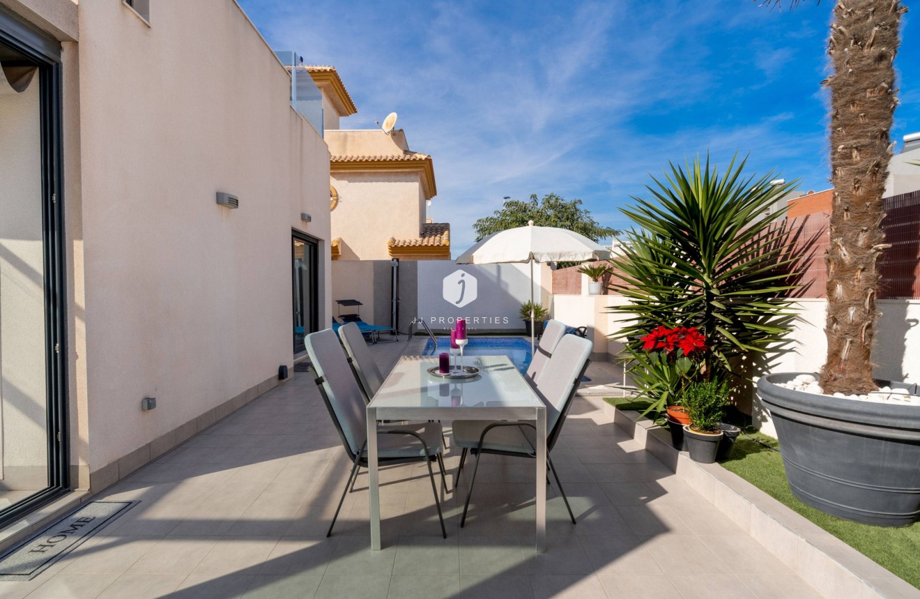 Resale - Villa -
Torrevieja - Aguas Nuevas 2