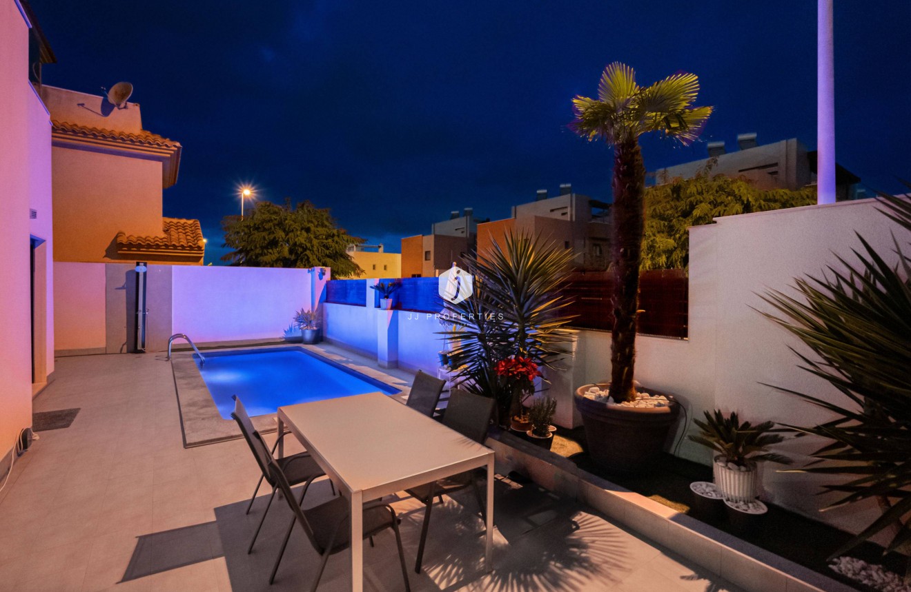 Resale - Villa -
Torrevieja - Aguas Nuevas 2