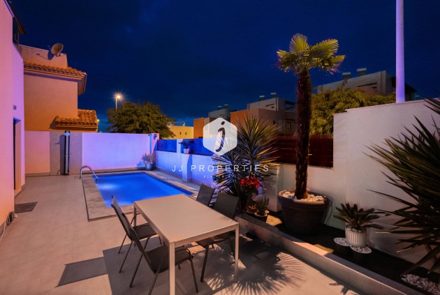 Resale - Villa -
Torrevieja - Aguas Nuevas 2