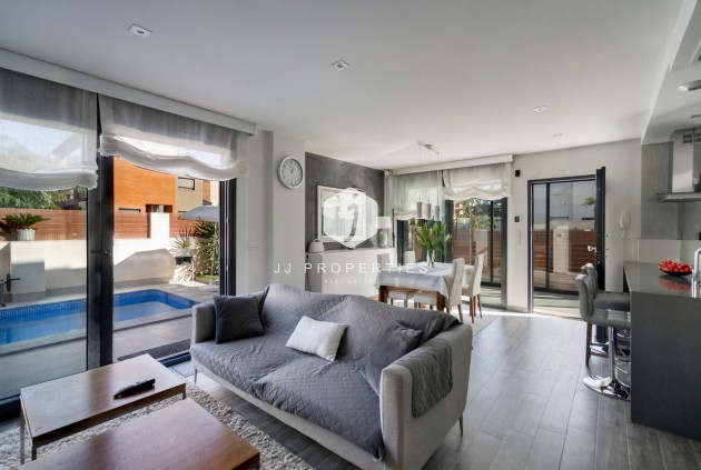 Resale - Villa -
Torrevieja - Aguas Nuevas 2