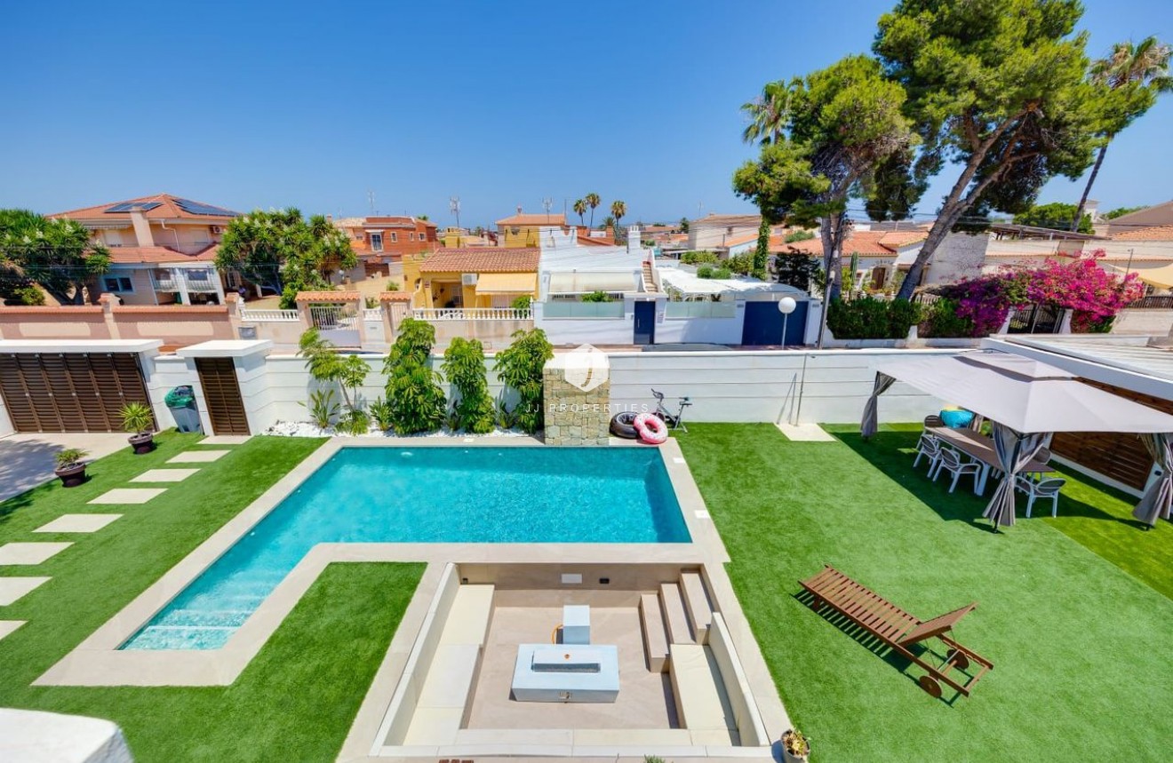 D'occasion - Villa -
Torrevieja - Costa Blanca