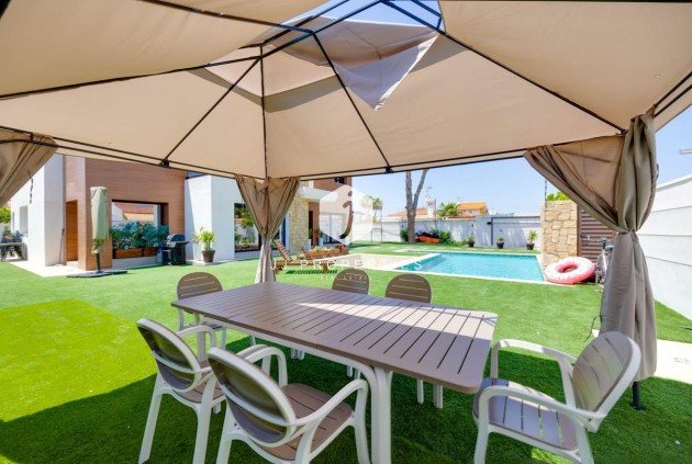 D'occasion - Villa -
Torrevieja - Costa Blanca