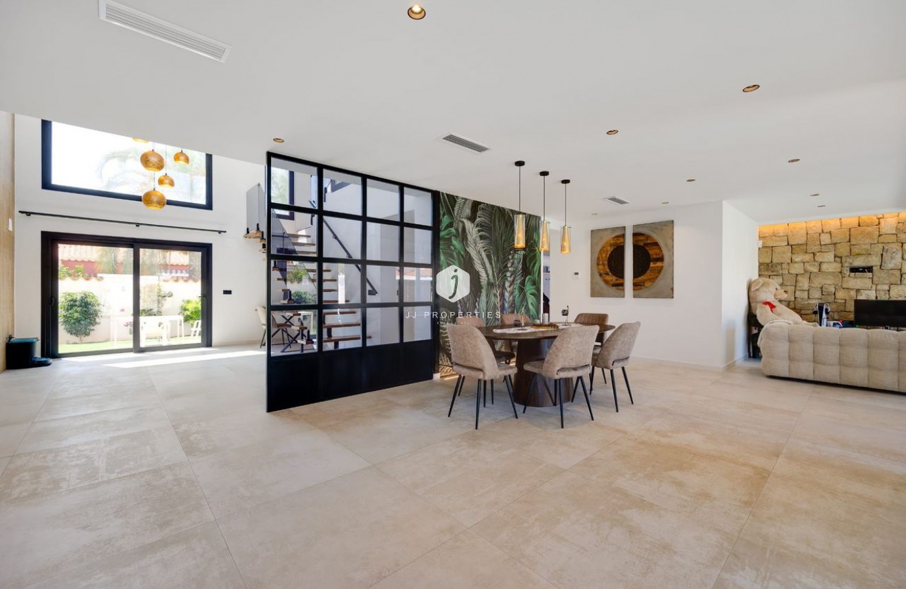 D'occasion - Villa -
Torrevieja - Costa Blanca