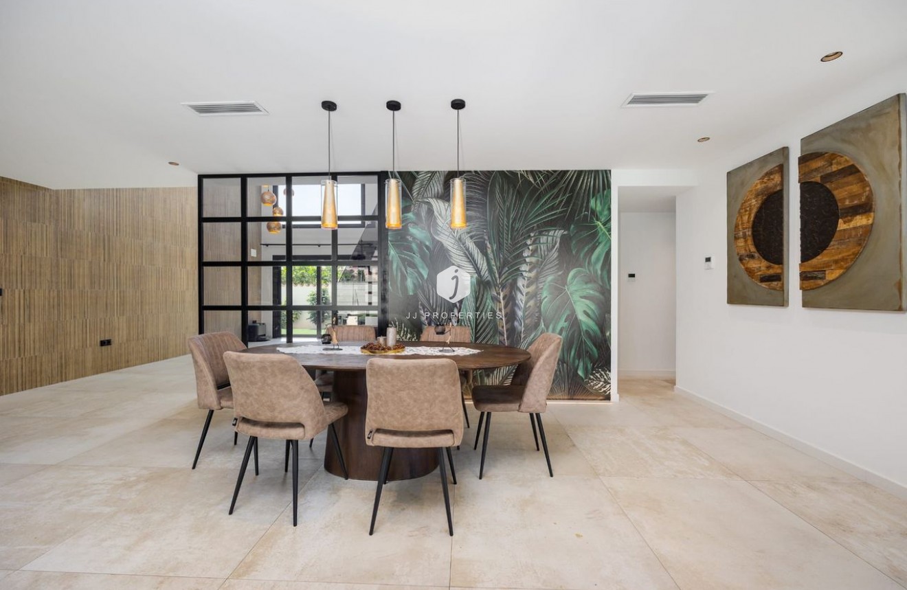 D'occasion - Villa -
Torrevieja - Costa Blanca