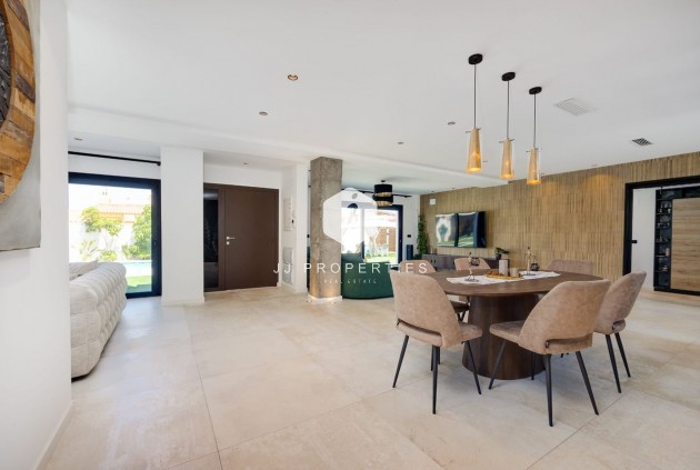 D'occasion - Villa -
Torrevieja - Costa Blanca