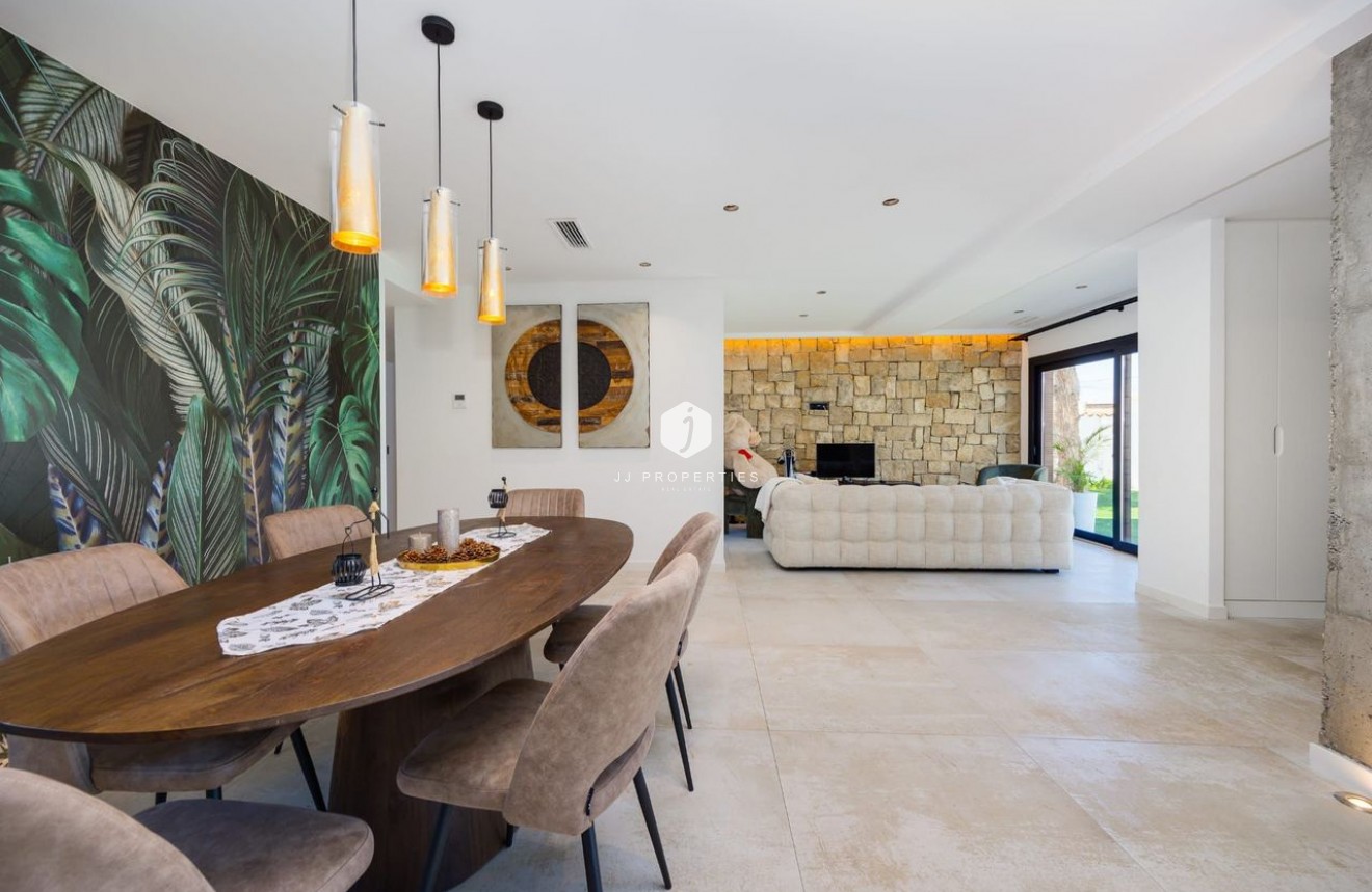 D'occasion - Villa -
Torrevieja - Costa Blanca