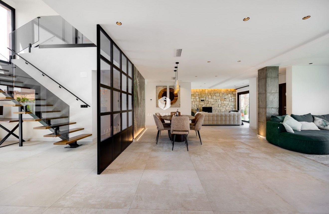 D'occasion - Villa -
Torrevieja - Costa Blanca