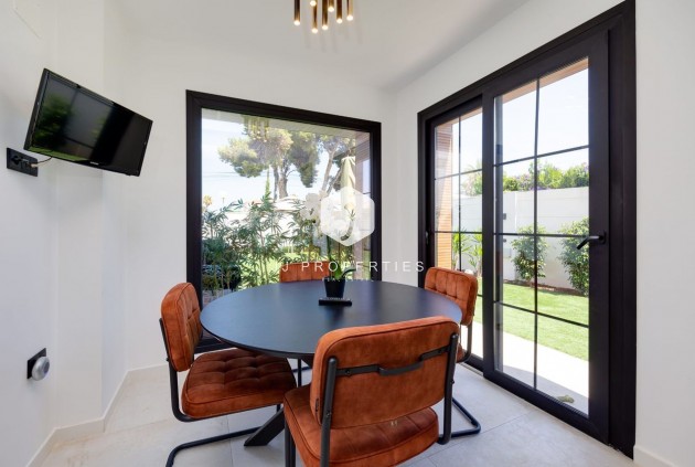 D'occasion - Villa -
Torrevieja - Costa Blanca