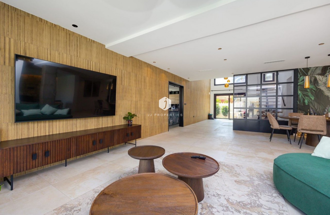 D'occasion - Villa -
Torrevieja - Costa Blanca