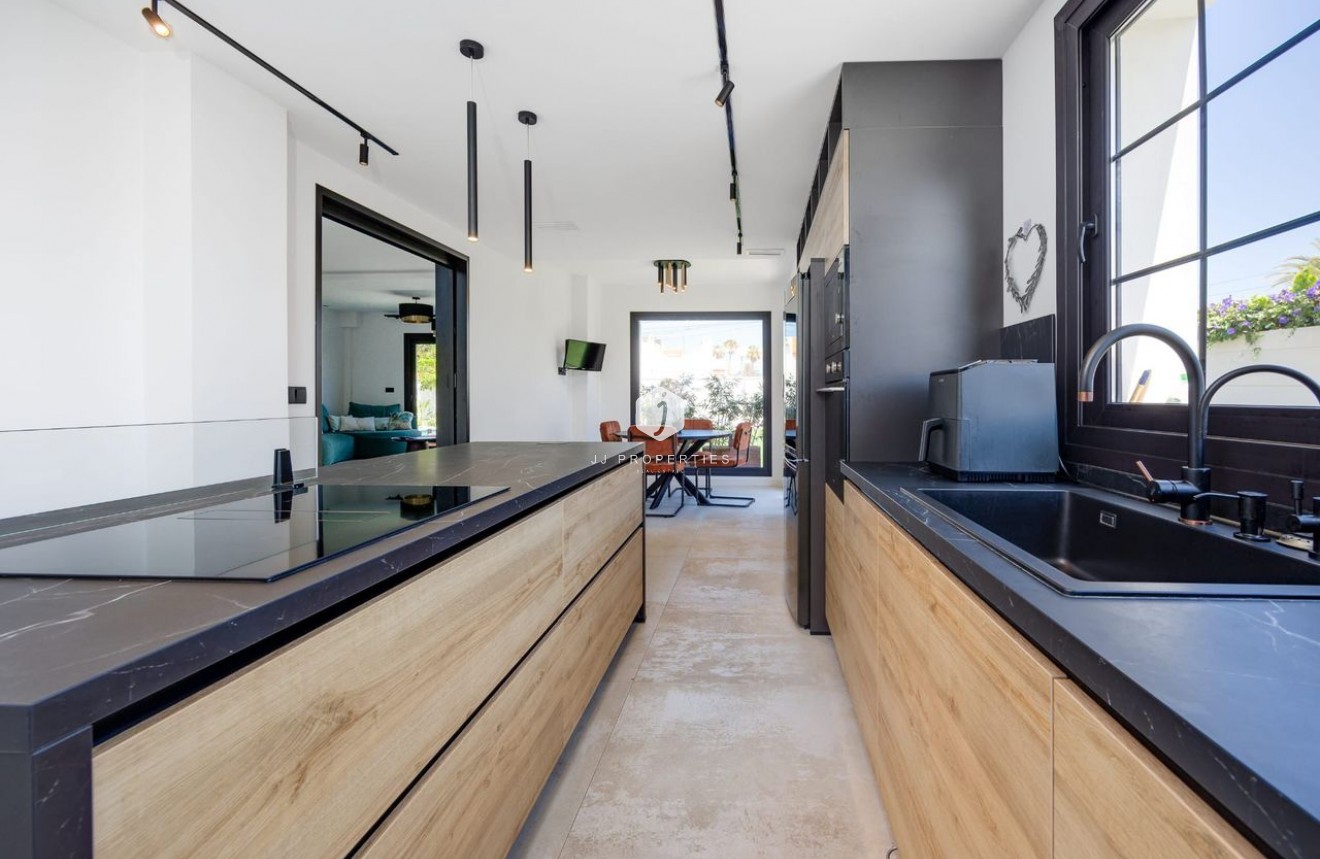 D'occasion - Villa -
Torrevieja - Costa Blanca