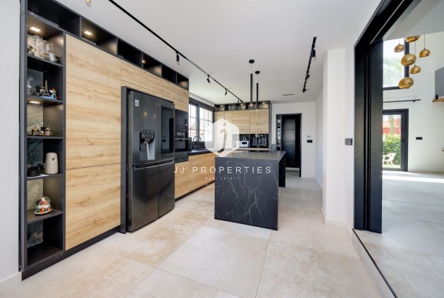 D'occasion - Villa -
Torrevieja - Costa Blanca