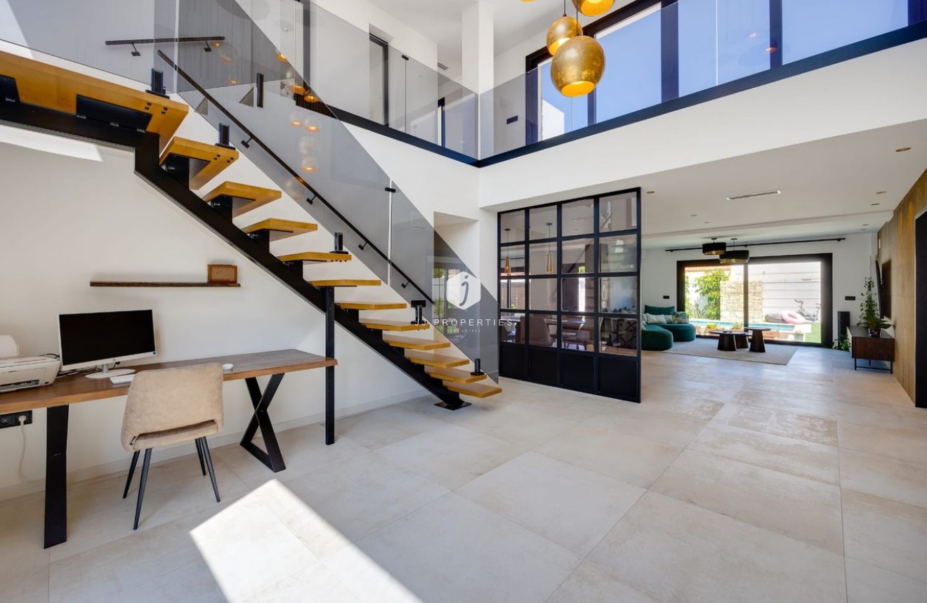 D'occasion - Villa -
Torrevieja - Costa Blanca