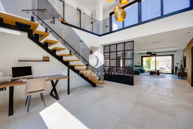 D'occasion - Villa -
Torrevieja - Costa Blanca