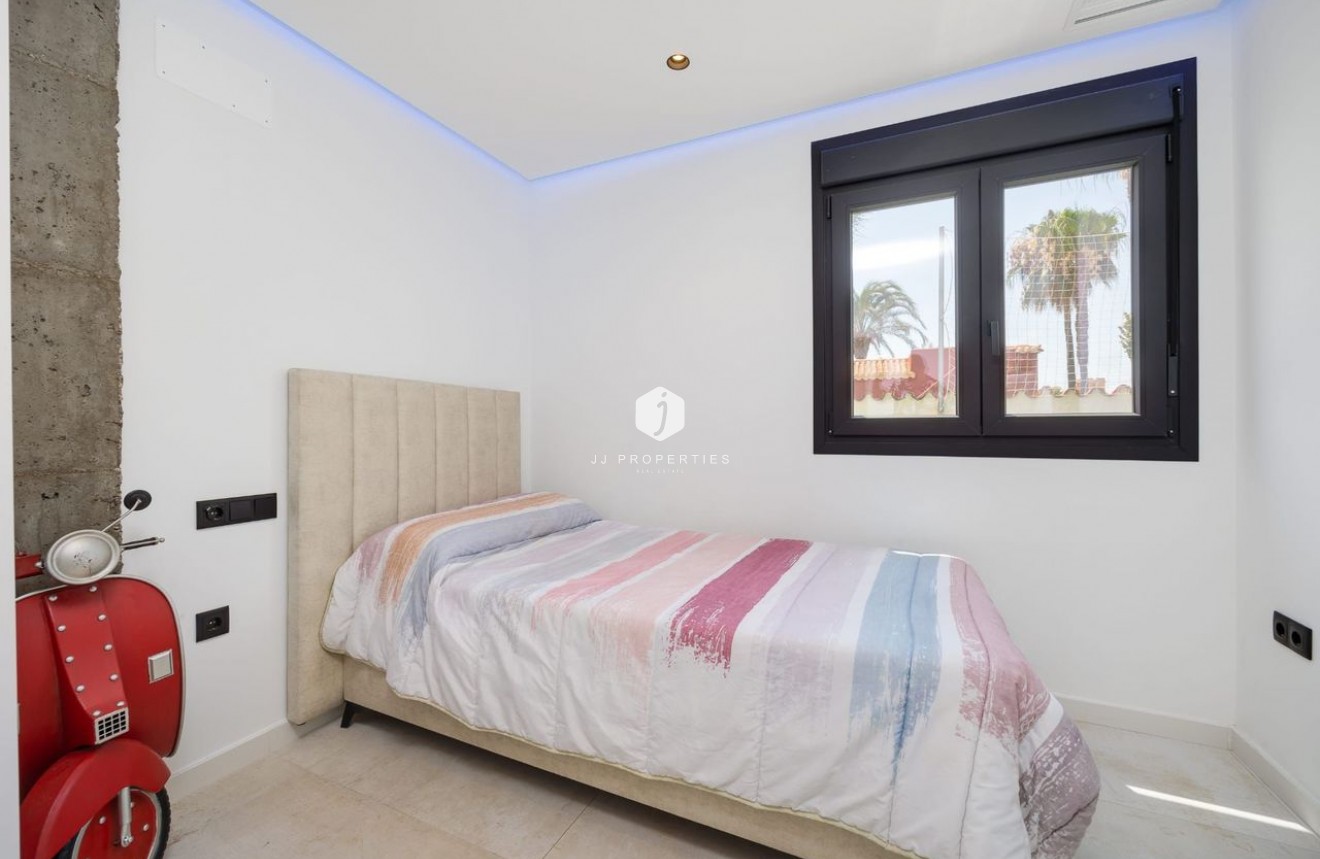 D'occasion - Villa -
Torrevieja - Costa Blanca