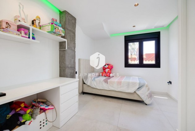 D'occasion - Villa -
Torrevieja - Costa Blanca