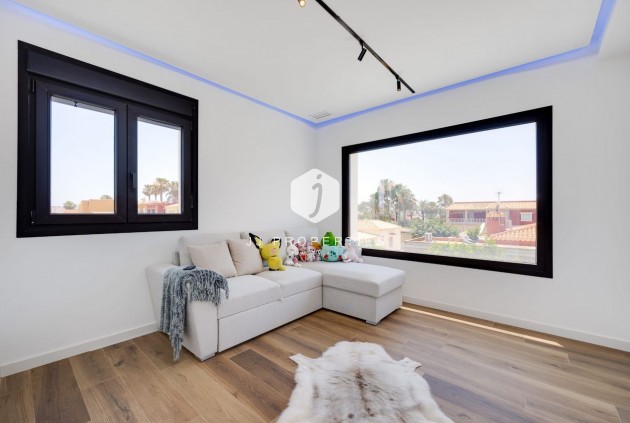 D'occasion - Villa -
Torrevieja - Costa Blanca