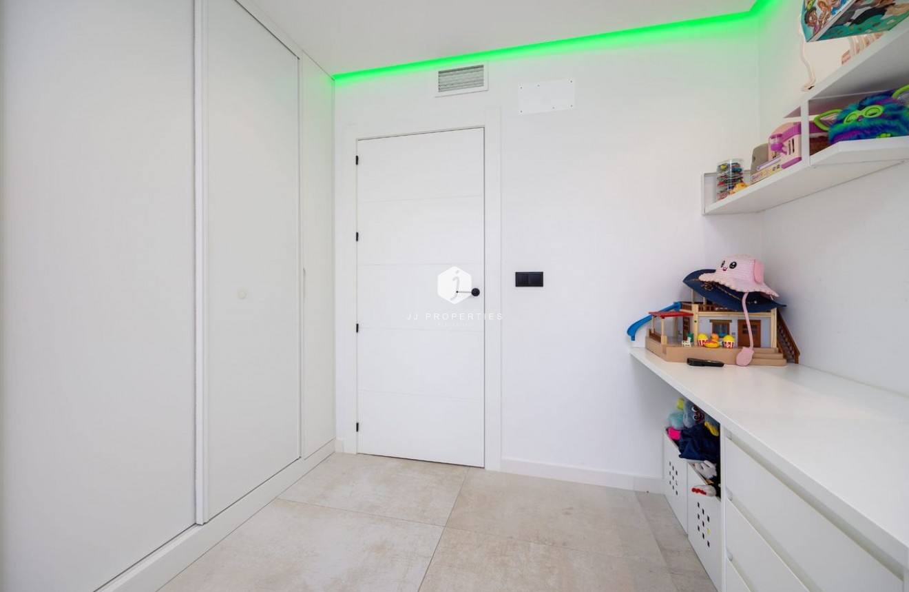 D'occasion - Villa -
Torrevieja - Costa Blanca