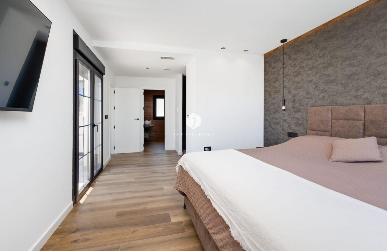 D'occasion - Villa -
Torrevieja - Costa Blanca