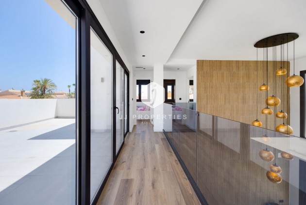 D'occasion - Villa -
Torrevieja - Costa Blanca