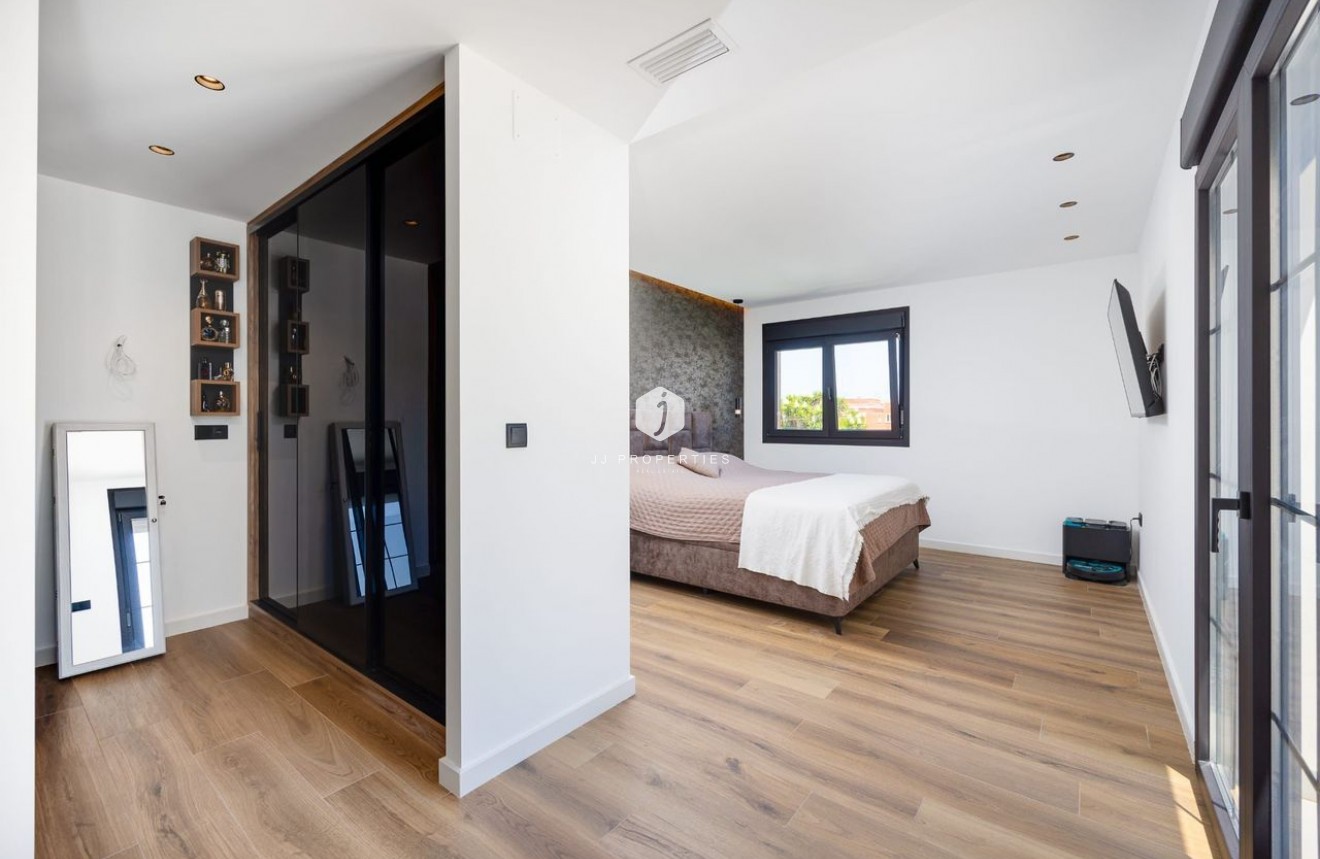 D'occasion - Villa -
Torrevieja - Costa Blanca