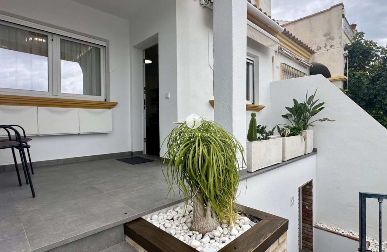 Tweedehands - Chalet -
Orihuela Costa - Costa Blanca