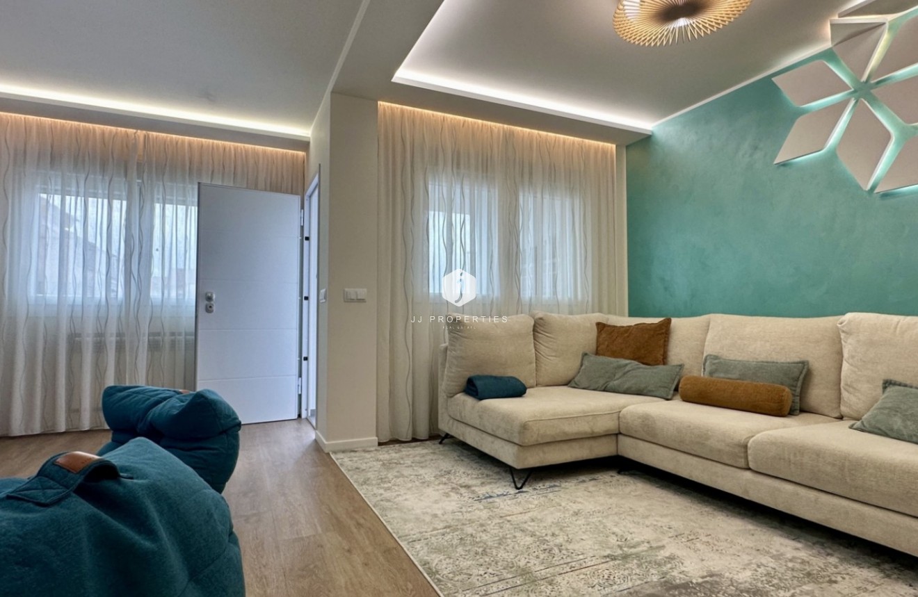 Tweedehands - Chalet -
Orihuela Costa - Costa Blanca