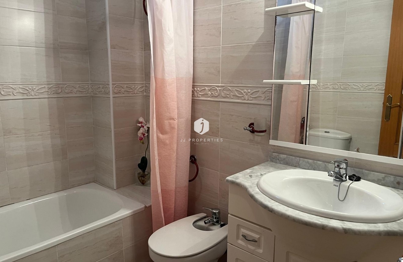 Aus zweiter Hand - Wohnung -
Almoradí - Centro Urbano 2