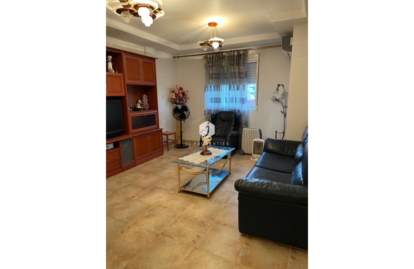 Aus zweiter Hand - Wohnung -
Almoradí - Centro Urbano 2