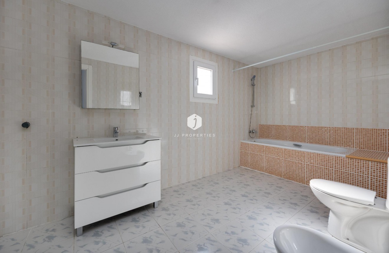 Aus zweiter Hand - Villa -
Torrevieja - La Siesta - El Salado - Torreta