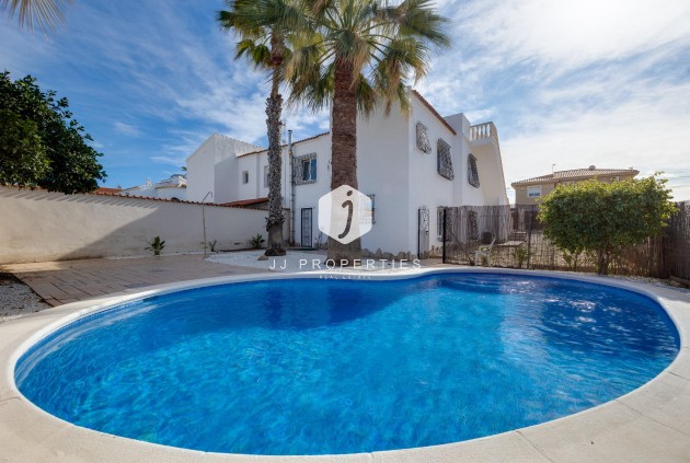 Aus zweiter Hand - Villa -
Torrevieja - La Siesta - El Salado - Torreta