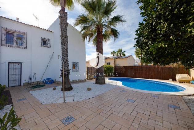 Aus zweiter Hand - Villa -
Torrevieja - La Siesta - El Salado - Torreta