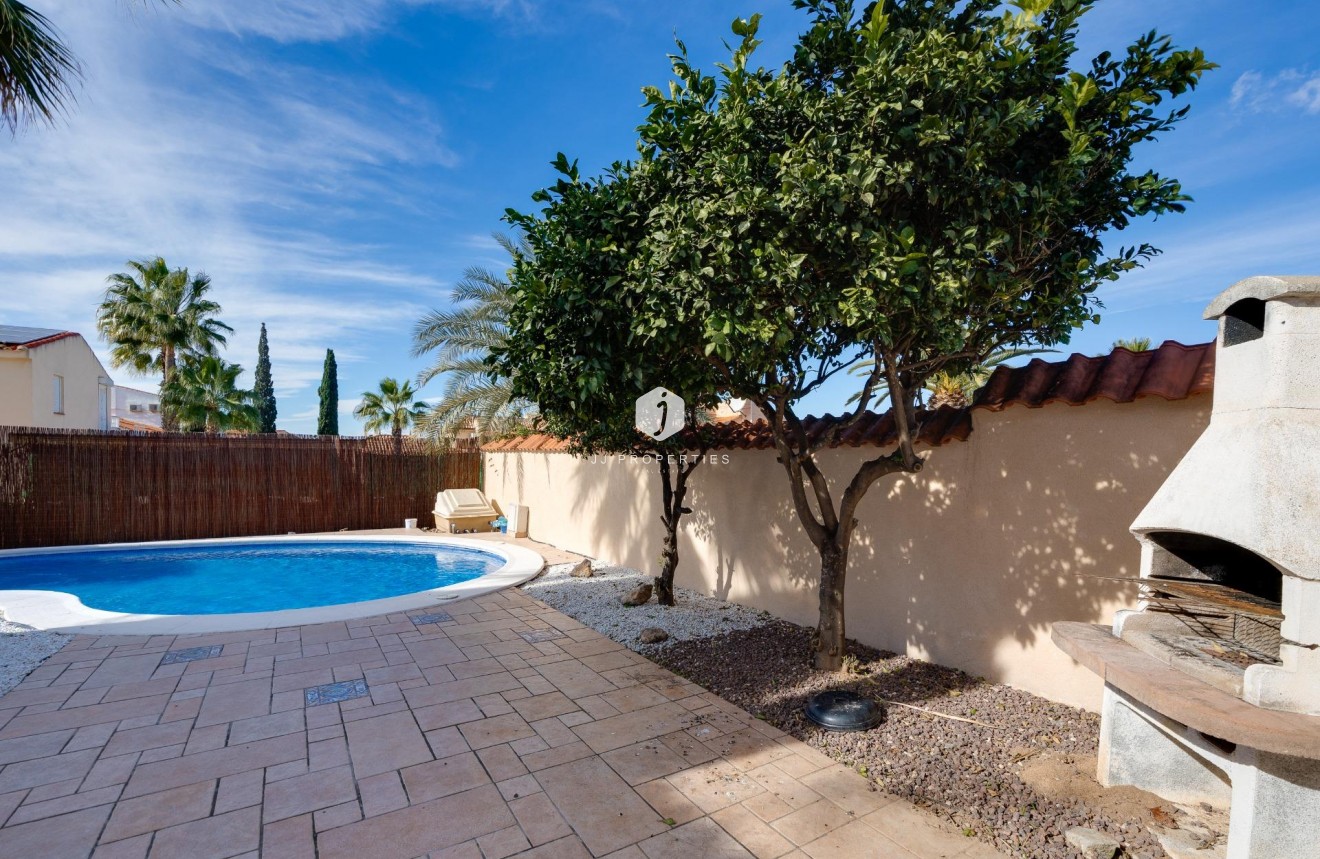 Aus zweiter Hand - Villa -
Torrevieja - La Siesta - El Salado - Torreta