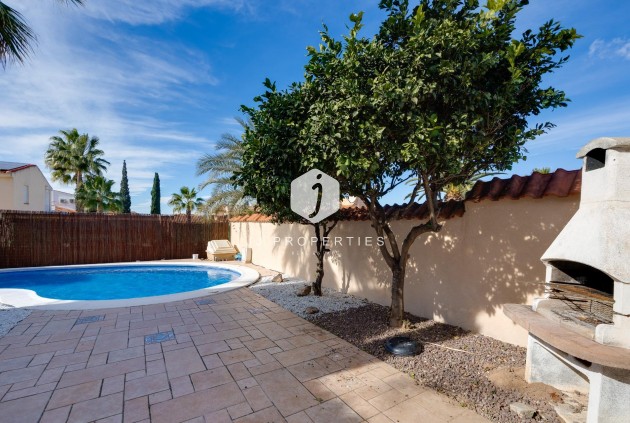 Aus zweiter Hand - Villa -
Torrevieja - La Siesta - El Salado - Torreta