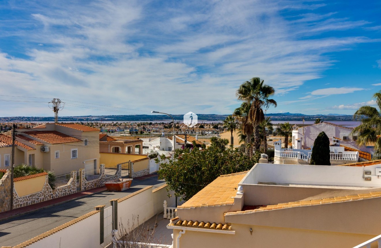 Aus zweiter Hand - Villa -
Torrevieja - La Siesta - El Salado - Torreta
