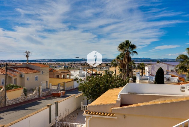 Aus zweiter Hand - Villa -
Torrevieja - La Siesta - El Salado - Torreta