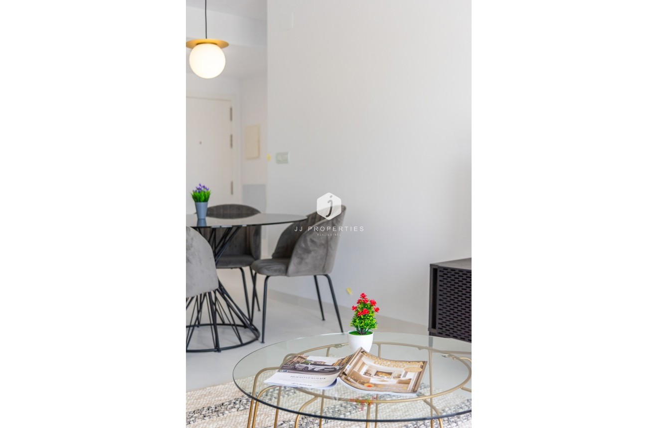 Aus zweiter Hand - Wohnung -
San Miguel de Salinas - Inland