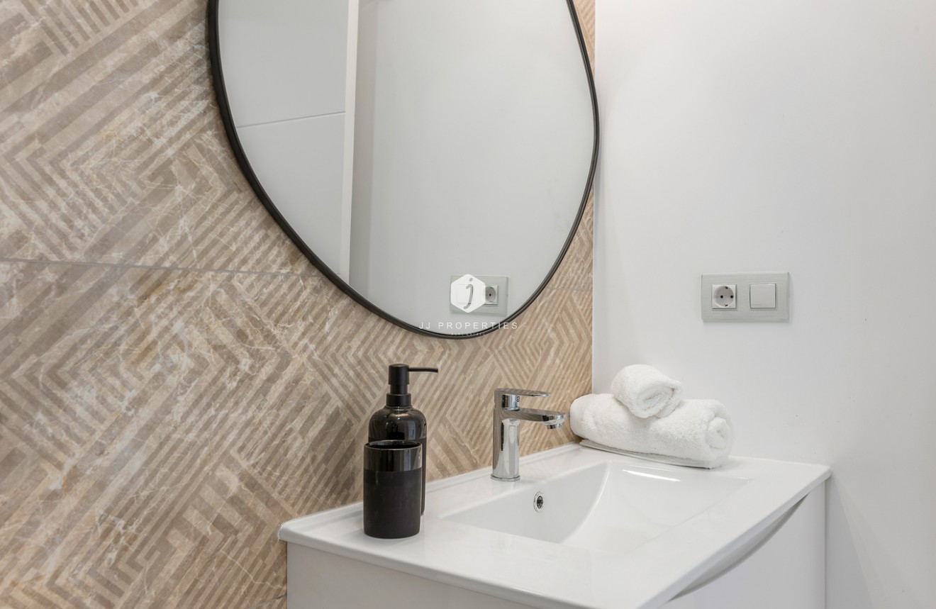 Aus zweiter Hand - Wohnung -
San Miguel de Salinas - Inland