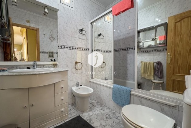 Z drugiej ręki - Mieszkanie w bloku -
Torrevieja - Costa Blanca