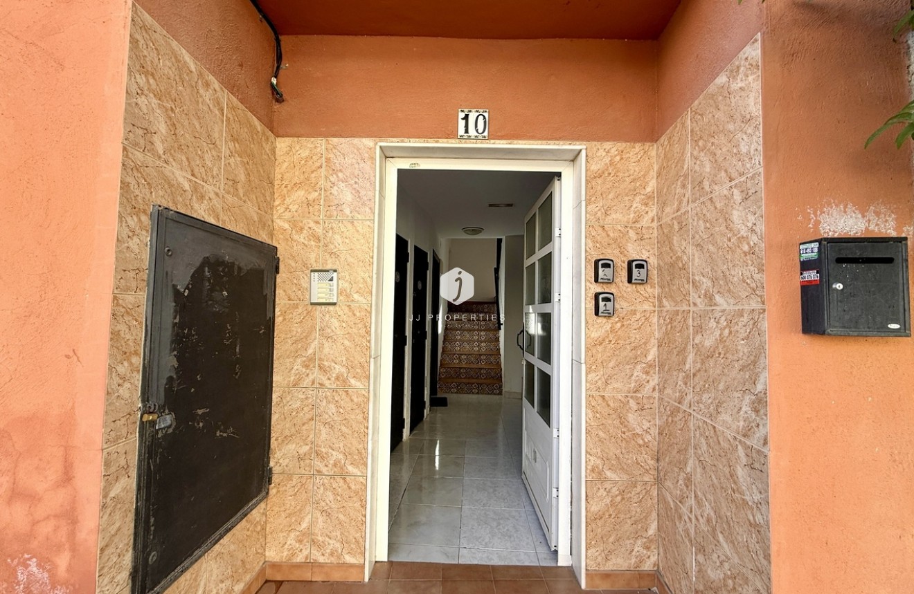 Z drugiej ręki - Mieszkanie w bloku -
San Miguel de Salinas - Inland