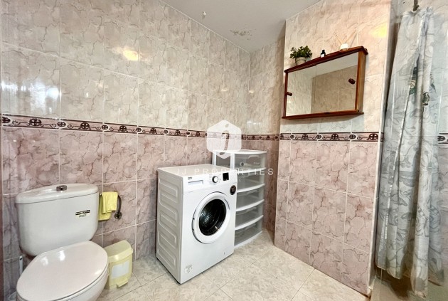 Z drugiej ręki - Mieszkanie w bloku -
San Miguel de Salinas - Inland