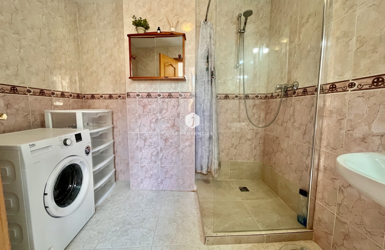 Z drugiej ręki - Mieszkanie w bloku -
San Miguel de Salinas - Inland