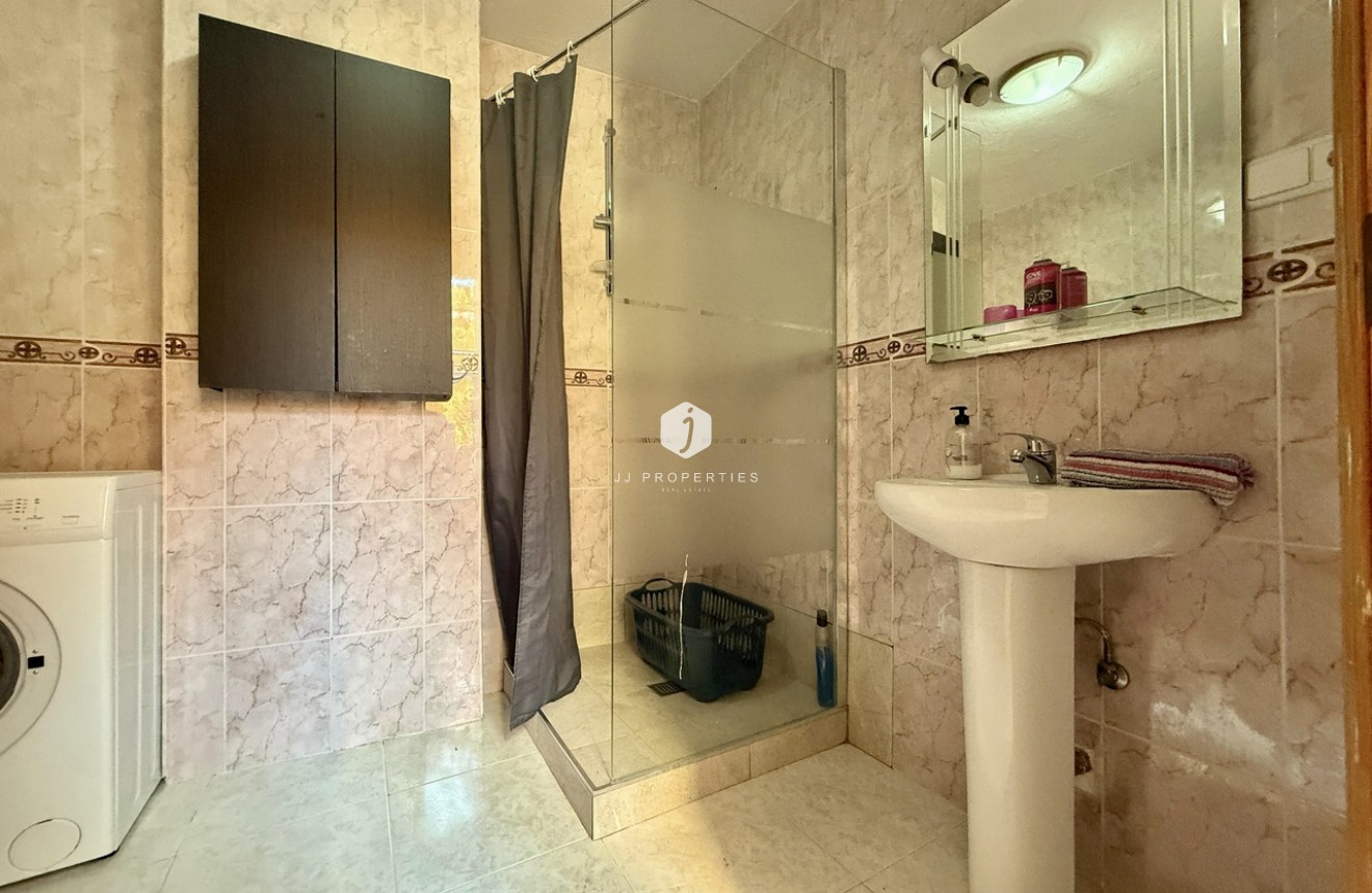 Z drugiej ręki - Mieszkanie w bloku -
San Miguel de Salinas - Inland