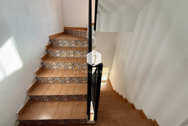 Z drugiej ręki - Mieszkanie w bloku -
San Miguel de Salinas - Inland