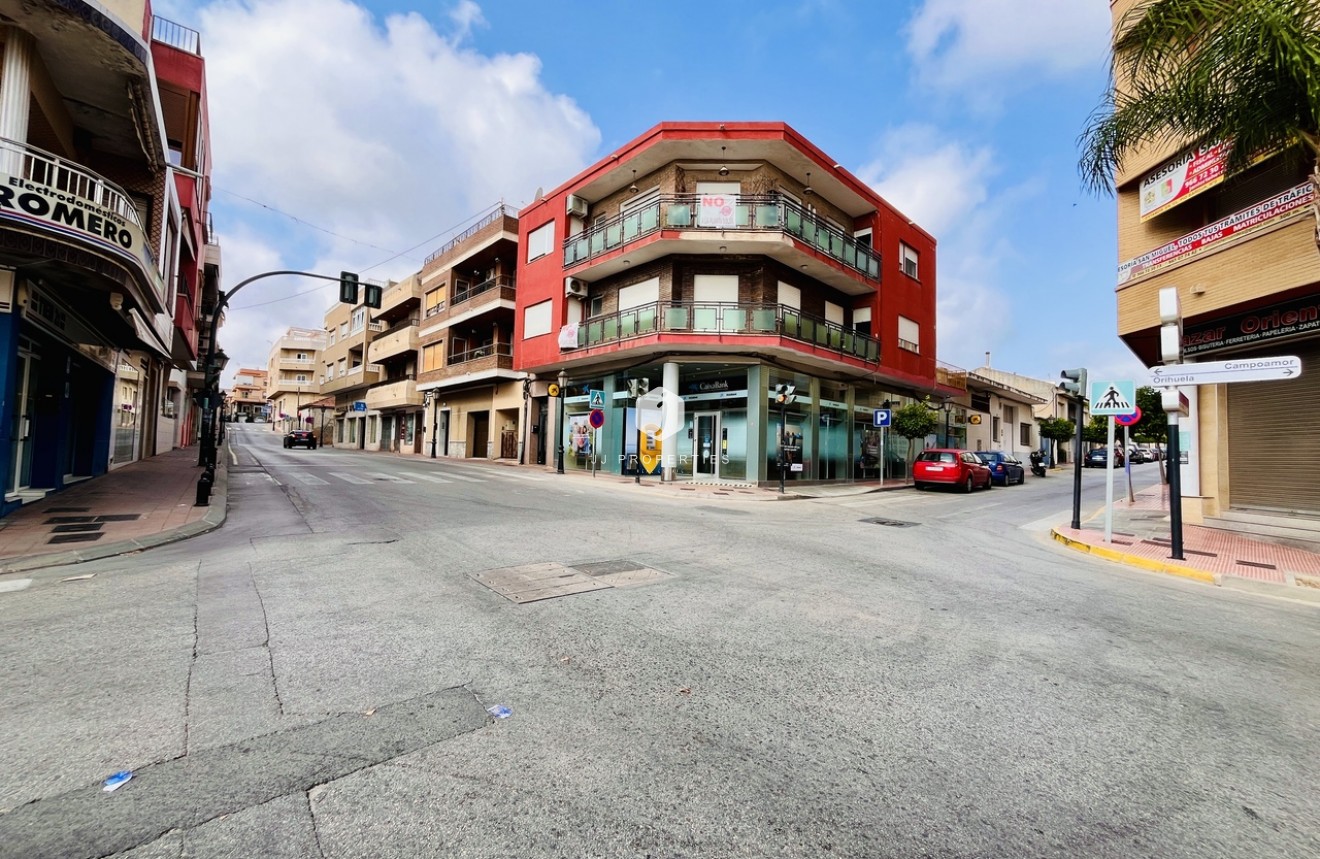 Z drugiej ręki - Mieszkanie w bloku -
San Miguel de Salinas - Inland