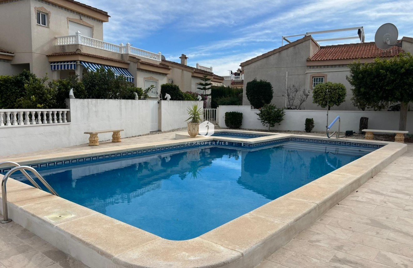 Z drugiej ręki - Villa -
Algorfa - Inland