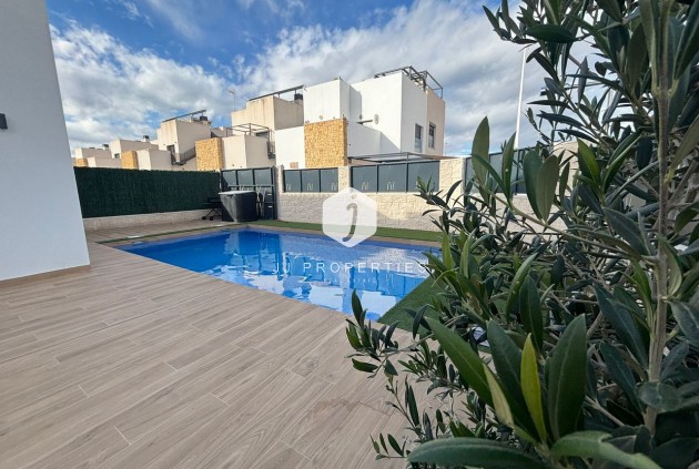 Z drugiej ręki - Villa -
Ciudad Quesada - Costa Blanca